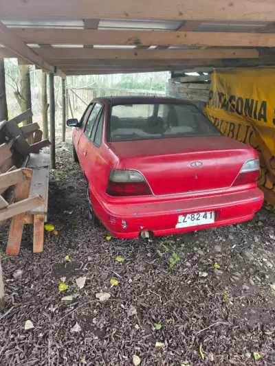 Auto Daewoo  rojo usado en buen estado - miniatura 2