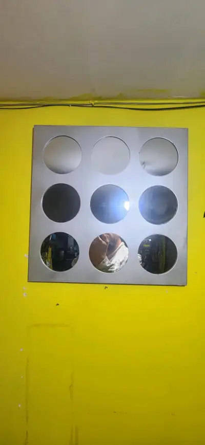 Espejo decorativo cuadrado con diseño de círculos - miniatura 1