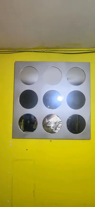 Espejo decorativo cuadrado con diseño de círculos - miniatura 2