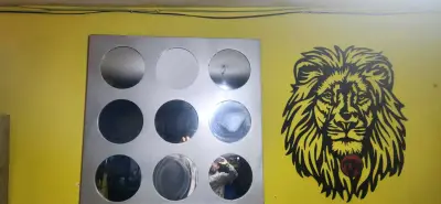 Espejo decorativo cuadrado con diseño de círculos - miniatura 3