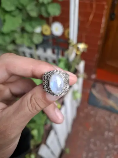 Anillo de plata con piedra lunar - miniatura 1