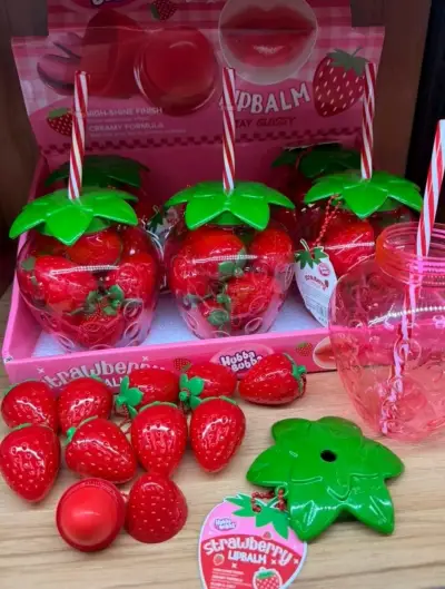 Set de maquillaje infantil con bálsamo labial de fresa - miniatura 1