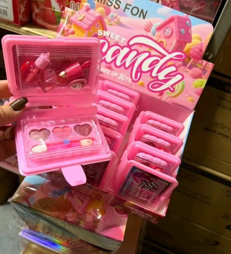 Set de maquillaje infantil con bálsamo labial de fresa - 2