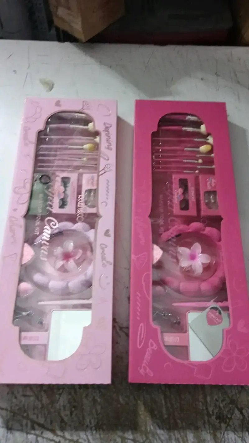 Set de maquillaje infantil con bálsamo labial de fresa - 4