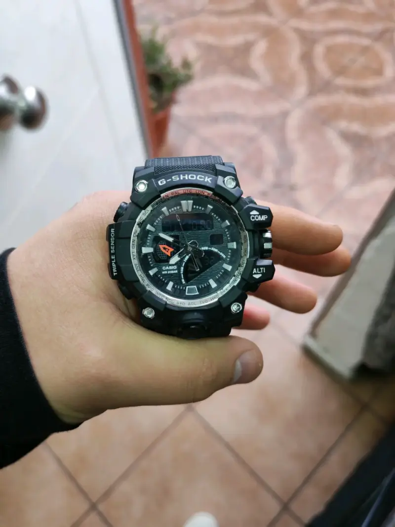 Reloj Casio G-Shock Negro Resistente al Agua - 4