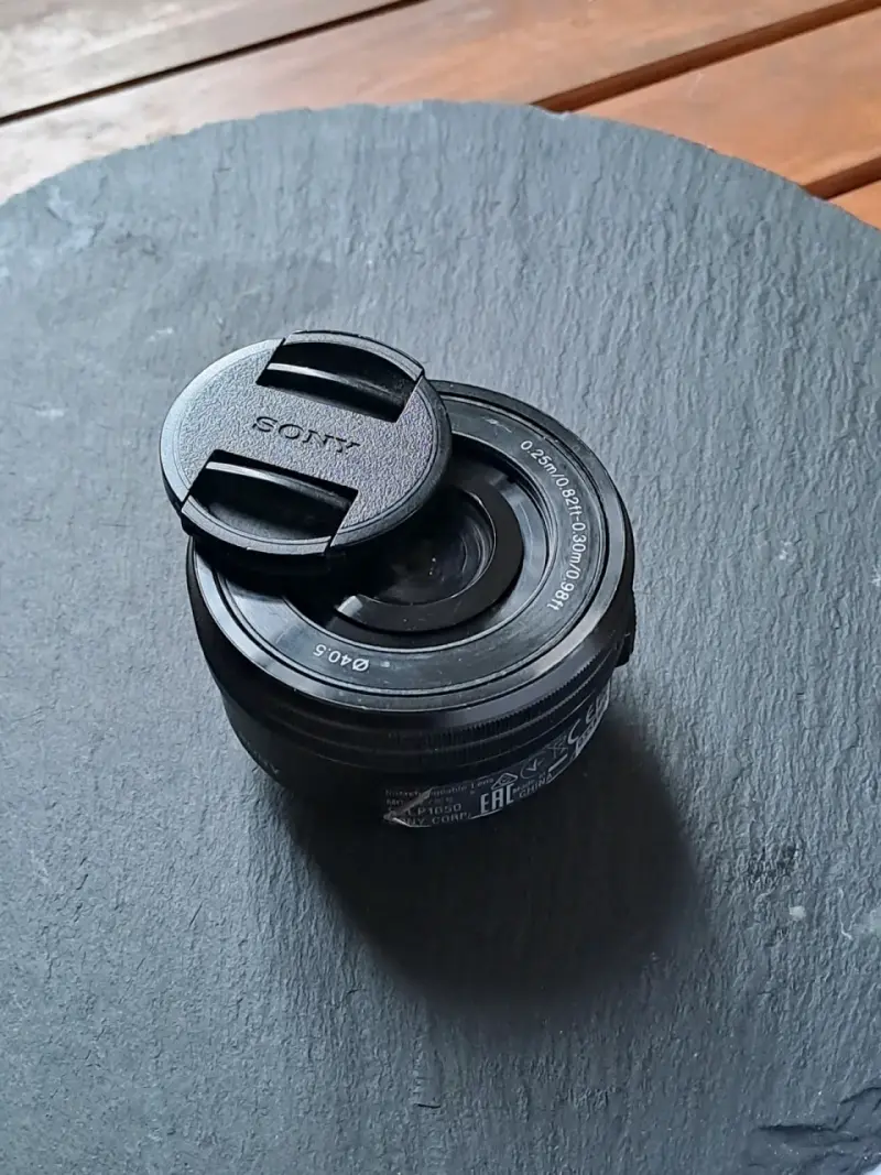 Lente Sony E-Mount 16-50mm f/3.5-5.6 OSS - 1