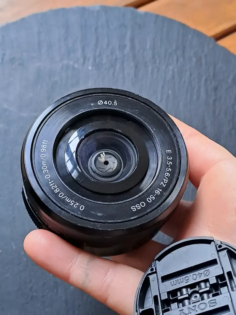 Lente Sony E-Mount 16-50mm f/3.5-5.6 OSS - 4