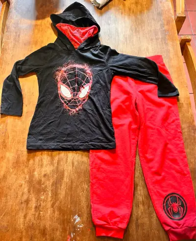 Conjunto de pijama infantil Spiderman negro y rojo - miniatura 2