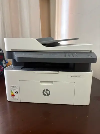 Impresora multifuncional HP Laser MFP 137fnw - miniatura 1