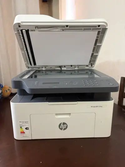 Impresora multifuncional HP Laser MFP 137fnw - miniatura 3