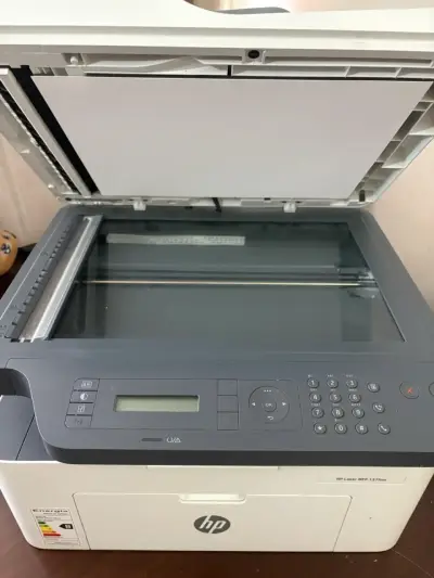 Impresora multifuncional HP Laser MFP 137fnw - miniatura 4