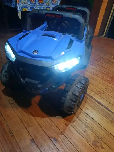 Auto eléctrico para niños 4x4 azul - miniatura 1
