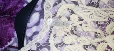 Blusa de encaje beige sin mangas - miniatura 2