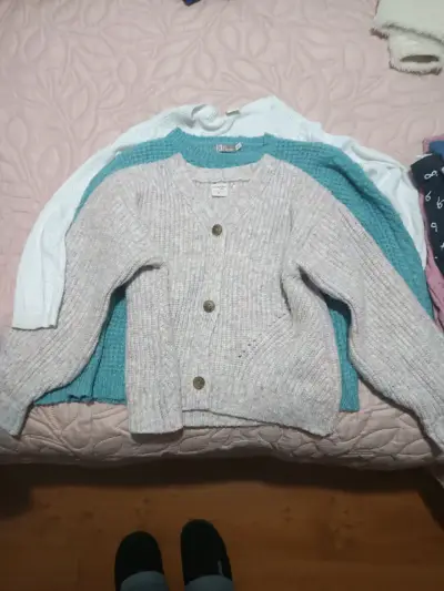 Conjunto de ropa infantil variada - miniatura 2