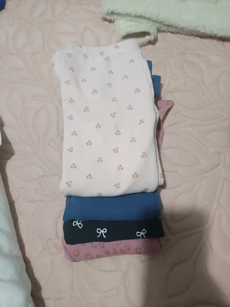Conjunto de ropa infantil variada - 3