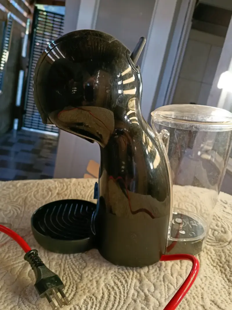Cafetera Nescafé Dolce Gusto Negra - 4