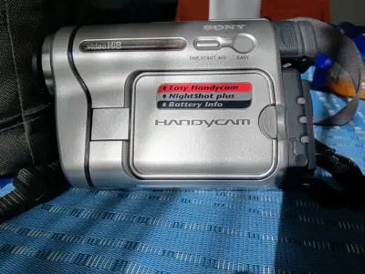 Cámara Sony Handycam con NightShot y estuche - miniatura 2