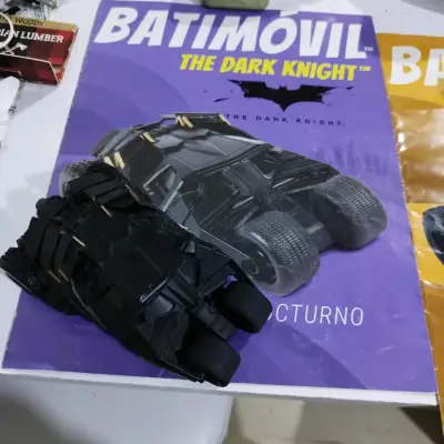 Modelo de Batimóvil The Dark Knight coleccionable - miniatura 1