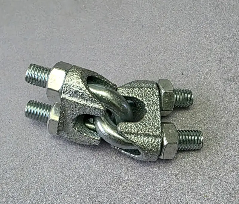Abrazadera de cable metálica resistente