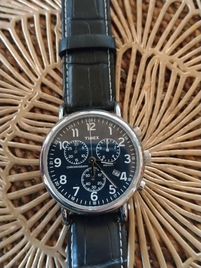 Reloj Timex cronógrafo con correa de cuero negro - 1