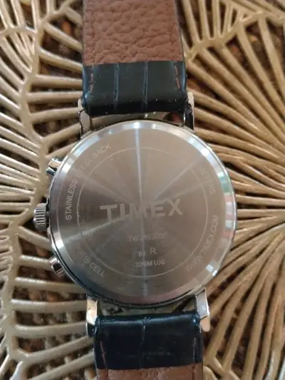 Reloj Timex cronógrafo con correa de cuero negro - miniatura 2