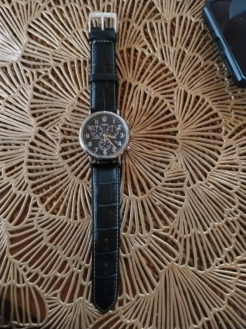 Reloj Timex cronógrafo con correa de cuero negro - 3