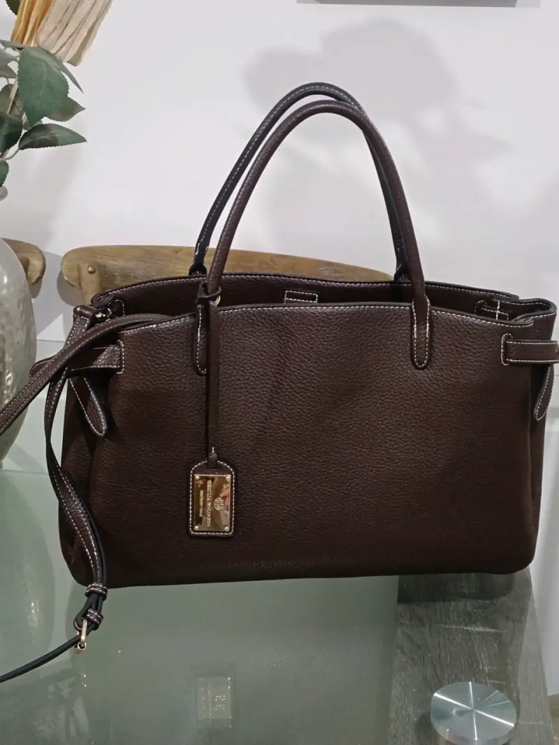 Cartera Guess rosa con diseño acolchado - 3