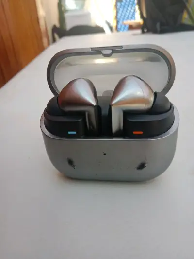Auriculares inalámbricos con estuche de carga - miniatura 1