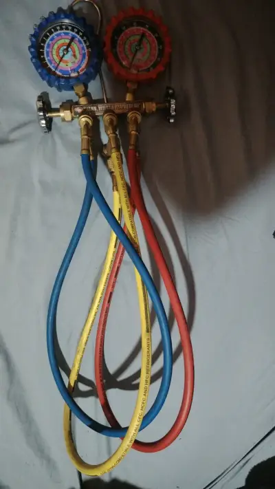 Manifold de refrigeración con mangueras de colores - miniatura 1