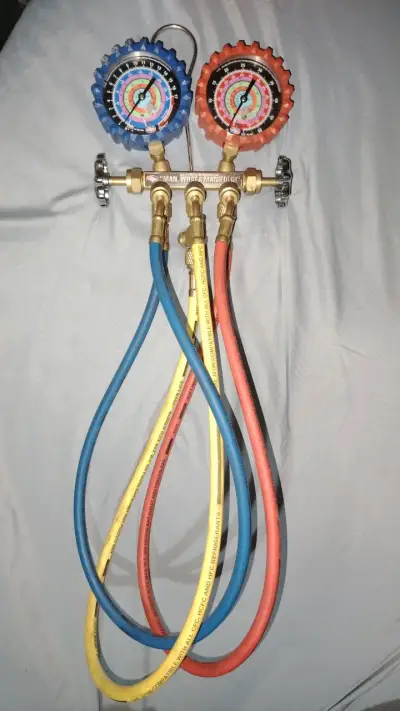 Manifold de refrigeración con mangueras de colores - miniatura 2