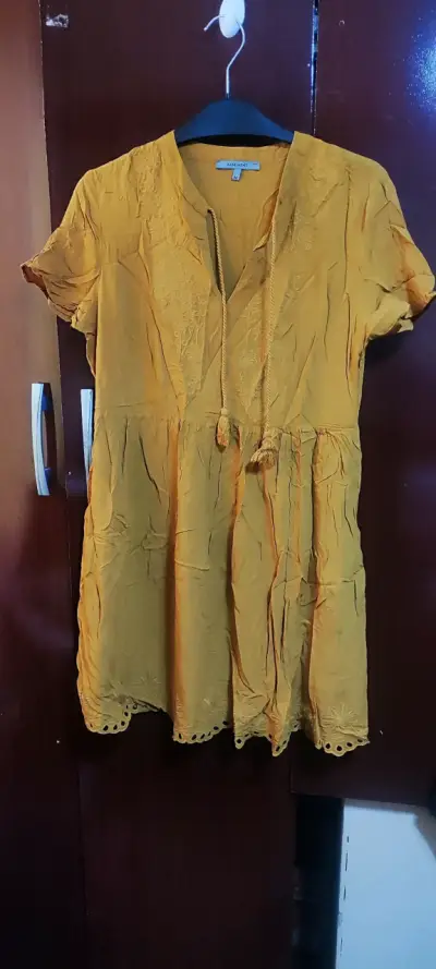 Vestido amarillo mostaza con bordado floral Baseme - miniatura 1