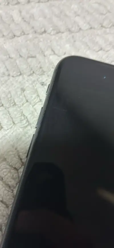 Smartphone con pantalla táctil en buen estado - miniatura 1