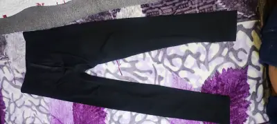Leggins negros de mujer cómodos y elegantes - miniatura 1