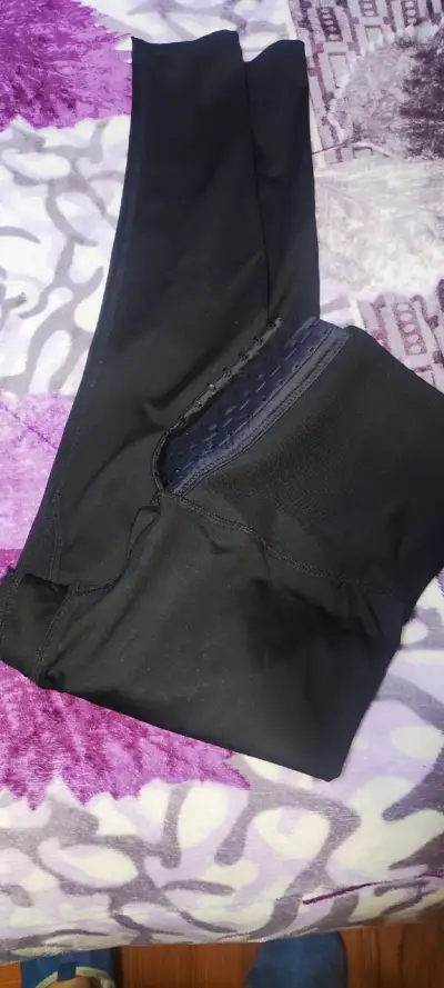 Leggins negros de mujer cómodos y elegantes - miniatura 2