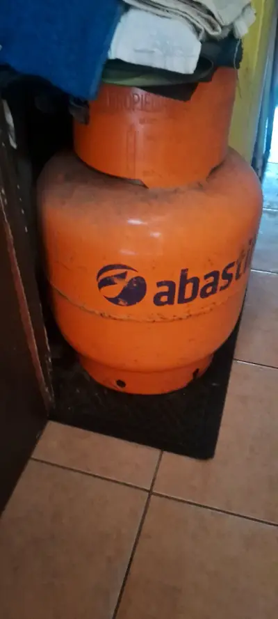 Cilindro de gas Abastible 15 kg usado - miniatura 1