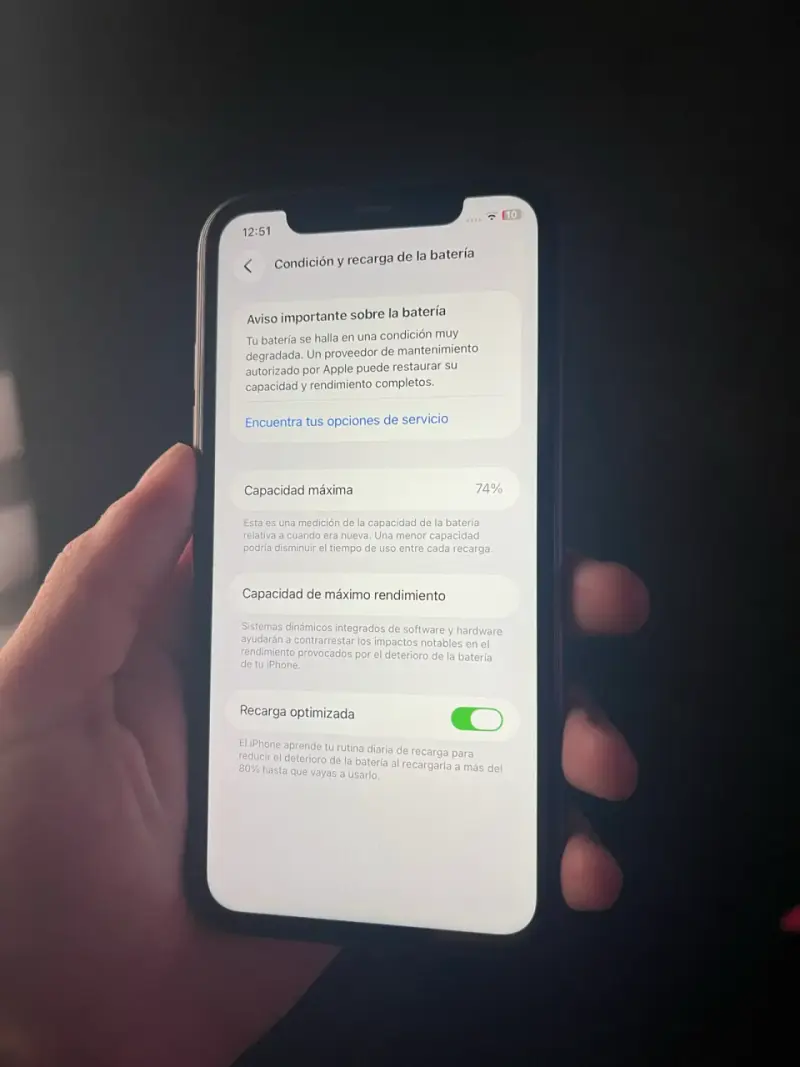 iPhone 11 negro con accesorios y funda - 1