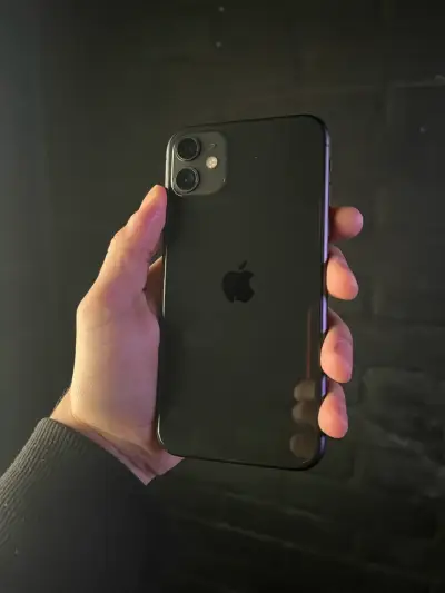 iPhone 11 negro con accesorios y funda - miniatura 2