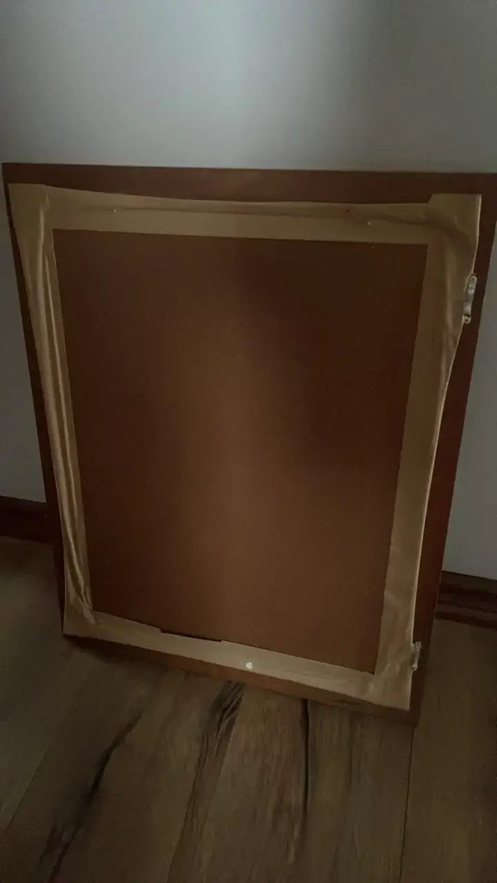 Espejo de pared con marco de madera - 2
