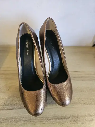 Zapatos de Tacón Brigitte Nux Dorados - miniatura 4