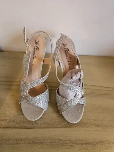 Sandalias de tacón plateadas brillantes para mujer - miniatura 3