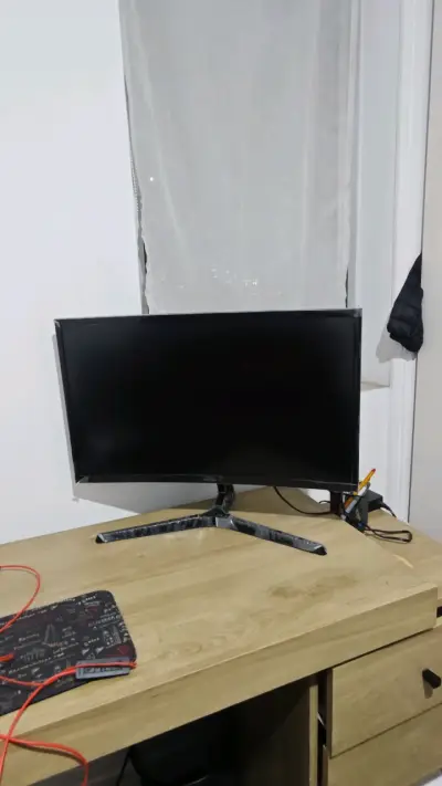 Monitor Samsung curvo 24 pulgadas - miniatura 1