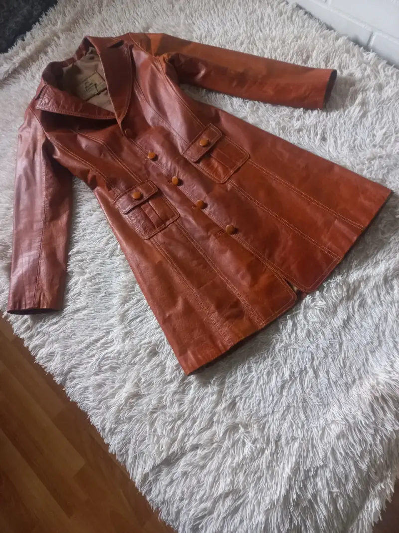 Abrigo cuero legítimo, entallado, S/M, impecable. - 2