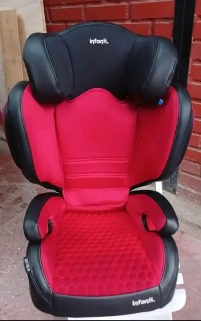 Silla de Auto Infanti Roja y Negra - miniatura 1
