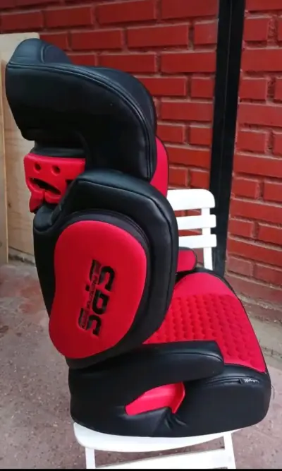 Silla de Auto Infanti Roja y Negra - miniatura 2