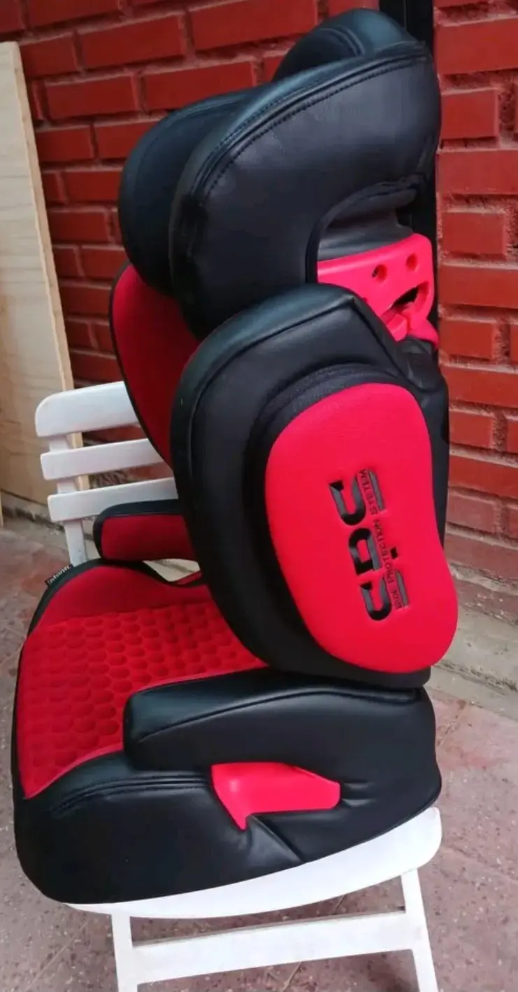 Silla de Auto Infanti Roja y Negra - 3