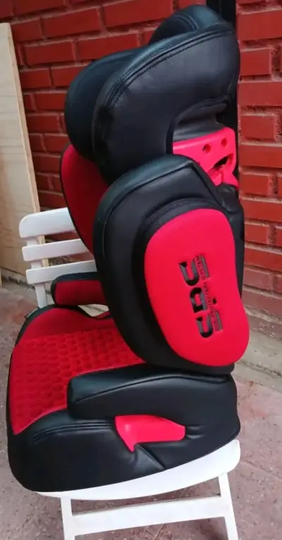 Silla de Auto Infanti Roja y Negra - miniatura 3