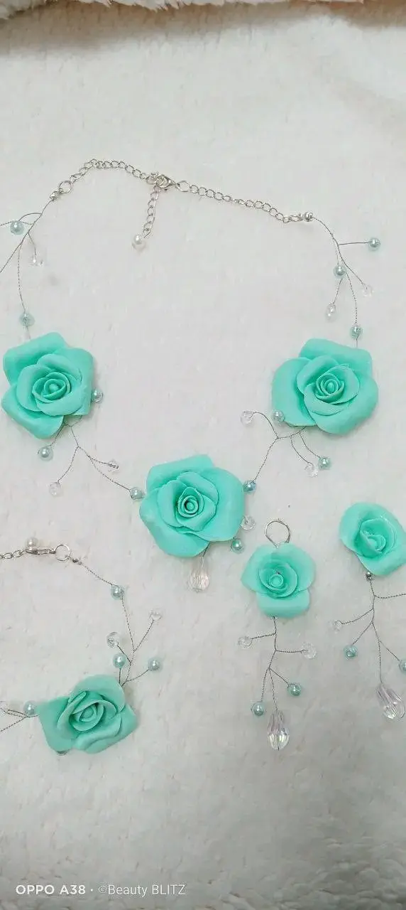 Set de joyería floral en colores vibrantes - 5
