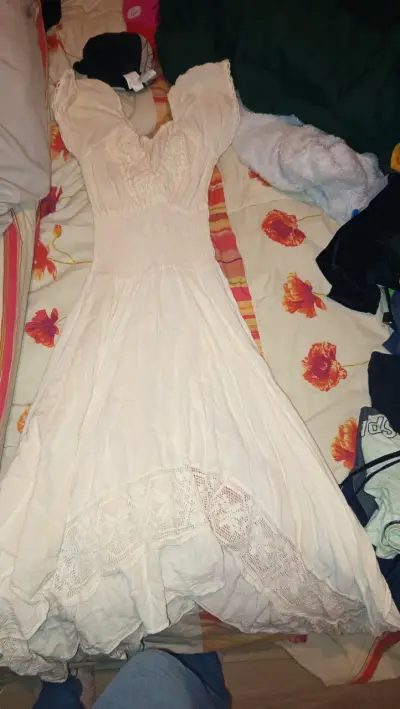 Vestido blanco elegante para mujer - miniatura 2