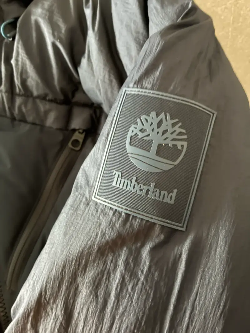 Chaqueta de invierno Timberland azul con capucha - 3