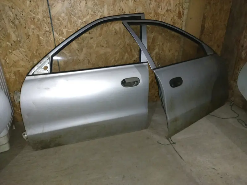 Puertas traseras de auto en buen estado - 3